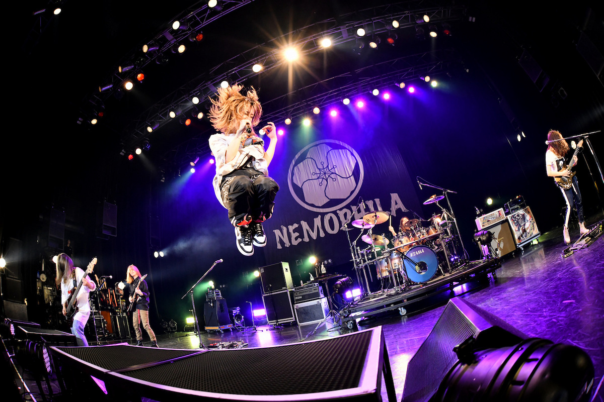 【音楽】ガールズバンドNEMOPHILA・mayu、客席ダイブで胸触られる “痴漢被害”に…「絶対見つけるから」