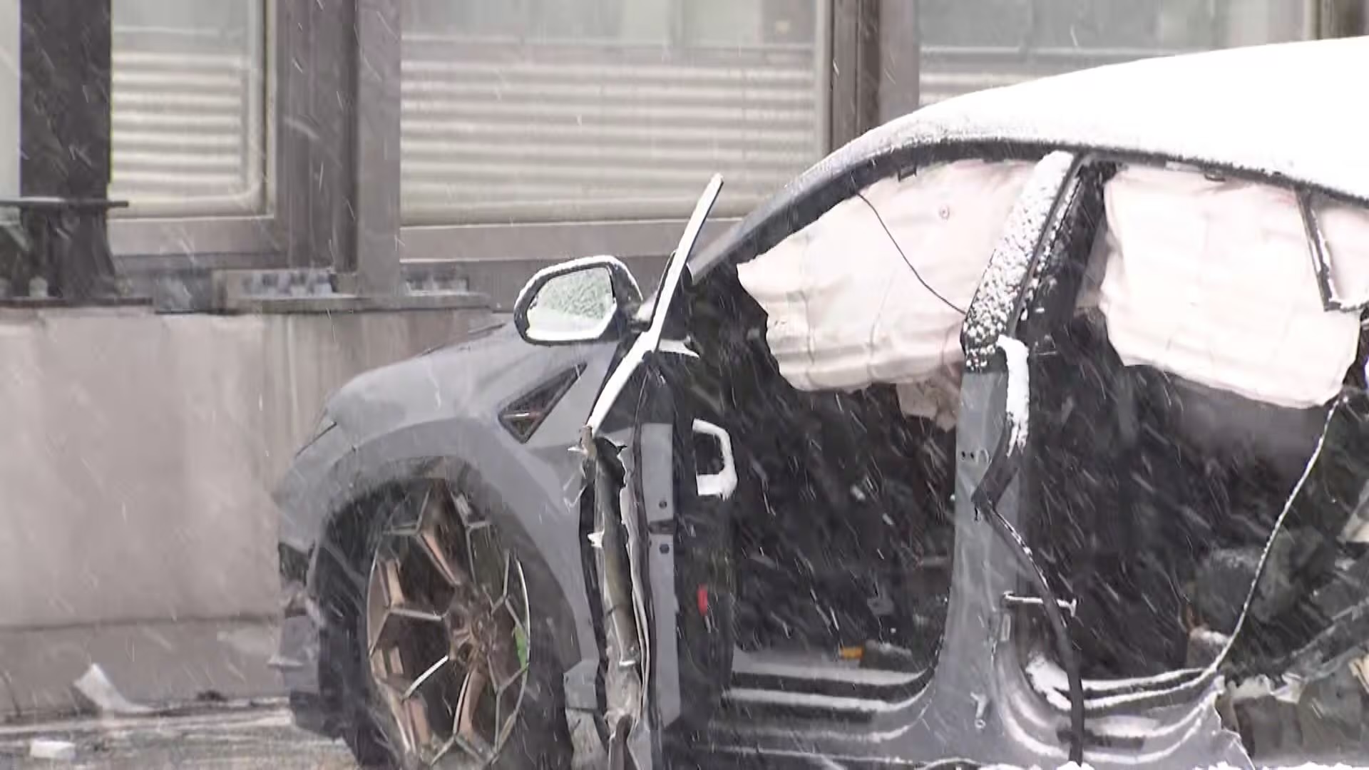 ランボルギーニ多重事故で現場から逃走した中国籍の男を逮捕　築地大橋