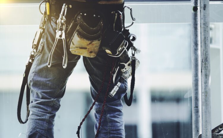 「ガッツがあれば、学歴は関係ない」中卒・とび職の逆転劇、年収1000万円超が話題に