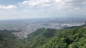 【岐阜】金華山で登山客に道を譲ろうとして50ｍ下に転落、死亡…