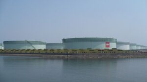 【自民党広報】世界に誇る石油備蓄をアピール…「今年の年末を越えて石油の供給を確保できる目処がたった」