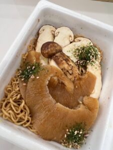 【マッチ】近藤真彦がペヤングに“松茸×フカヒレ”の衝撃アレンジに「スーパースターしか出来ない」「さすが」