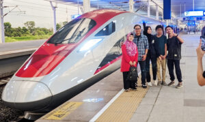 【インドネシア】中国式高速鉄道 利用者低迷と事業費膨張でわずか2年で “財務悪化”   日本の提案を断るも『結果的に費用は1.3倍』に