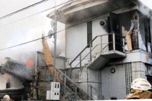 【兵庫】オーブントースターでカレーせんべい乾かしていたら火事…不動産会社事務所と住宅を全焼…