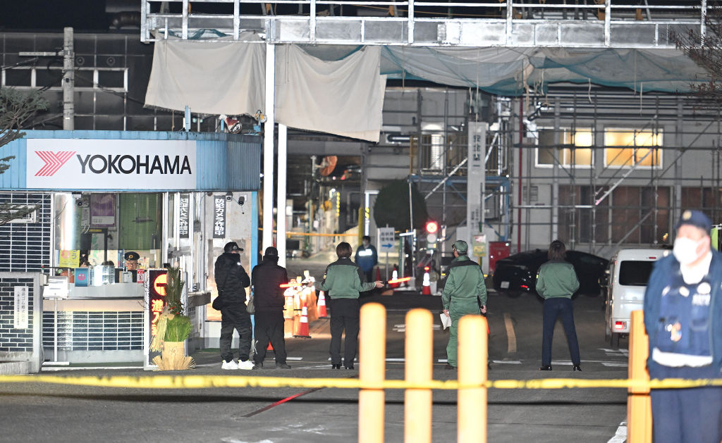 【横浜ゴム三島工場刺傷事件】救急搬送は20代から50代の男性15人　うち６人が重傷、容疑者はガスマスクつけて液体まいたか　