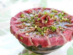 【山口・周防大島町】人気飲食店の超レアな“レアステーキ丼”でO157食中毒、10代女性は重症…1月18日まで営業停止処分