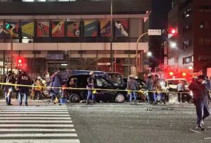 【赤坂】内閣府の公用車が信号無視で6台絡む事故、9人死傷　警視庁