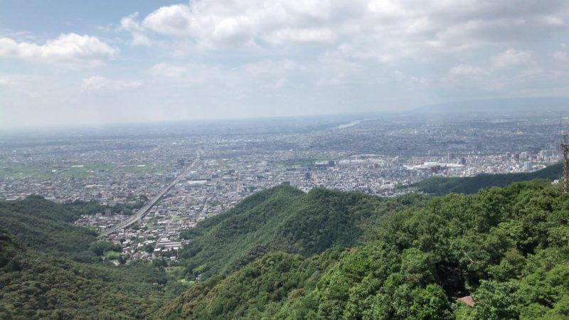【岐阜】金華山で登山客に道を譲ろうとして50ｍ下に転落、死亡…
