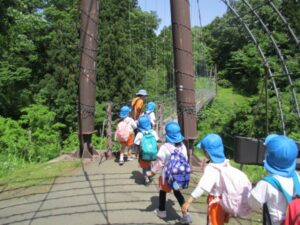 【八尾】遠足で「お茶買って」頼んでも教諭ら拒否し熱中症で救急搬送、学校側の過失認めず小1女児側の訴え棄却　大阪地裁