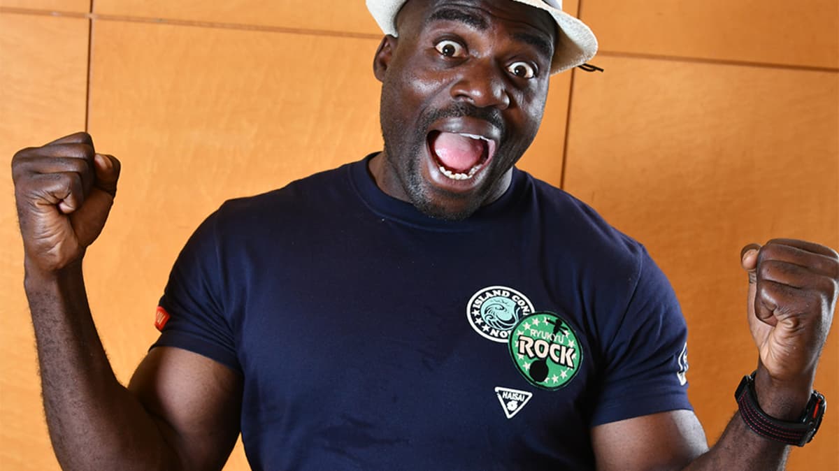 【ボビー・オロゴン】「887万円未払い」トラブル発覚！被害者と詐欺撲滅系YouTuberに追い詰められるも「中指を立てて逃走」