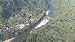 【京都府南丹市】男児不明　通学かばんは峠道ガードレール裏側で発見、目立った汚れなし、雨にも濡れておらず…