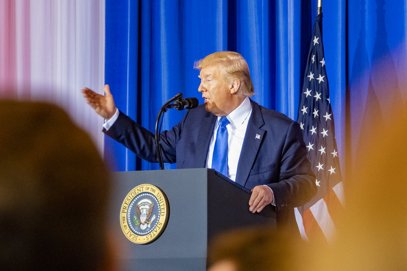 【トランプ米大統領】エアフォースワン搭乗前に中国からの贈り物を全て捨ててしまう　表向きは友好だが根深い中国不信