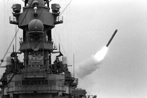 【米国】『トマホーク納入に遅れ』ペグセス米国防長官が小泉防衛相に伝達