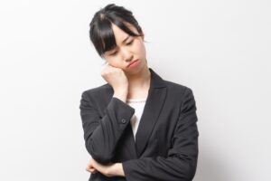 公務員が明かす「お役所仕事」の不毛さ　「看板を右に置くか左に置くかで5人で30分悩む」
