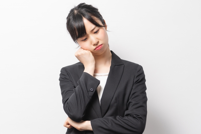公務員が明かす「お役所仕事」の不毛さ　「看板を右に置くか左に置くかで5人で30分悩む」