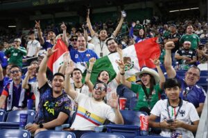 【W杯】 日本代表に “大声援” 送ったメキシコ人たち、そのワケに涙…　「日本がどれほど 私たちに愛されているか」