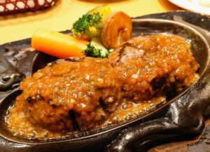 【静岡】ローカルチェーン「炭焼きレストランさわやか」は、なぜ成長を続けられるのか？　ハンバーグを売るだけではない“非常識な経営”の裏側