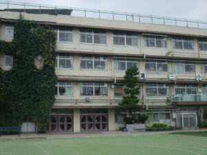【東京・北区】音楽準備室での私服干し「不適切だった」　滝野川第三小学校火事で保護者説明会