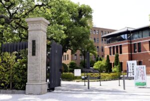 【悲報】辺野古事故で同志社の理事長引責辞任するも兼務する理事と総長は続投