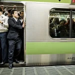 【満員電車】〈山手線にベビーカーで炎上〉「折りたたまず乗車できる」はずなのに…JR東日本が示した見解とは⁈